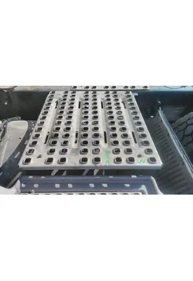 VOLVO VNL DECK (CATWALK) STEP