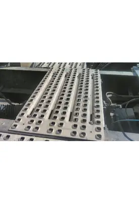 VOLVO VNL DECK (CATWALK) STEP