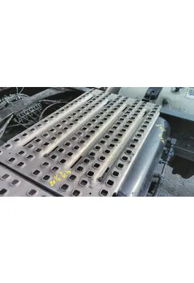 VOLVO VNL DECK (CATWALK) STEP