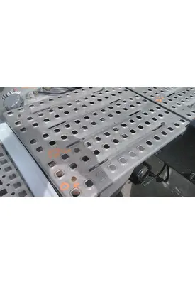 VOLVO VNL DECK (CATWALK) STEP