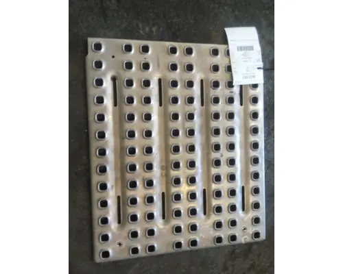 VOLVO VNL DECK (CATWALK) STEP