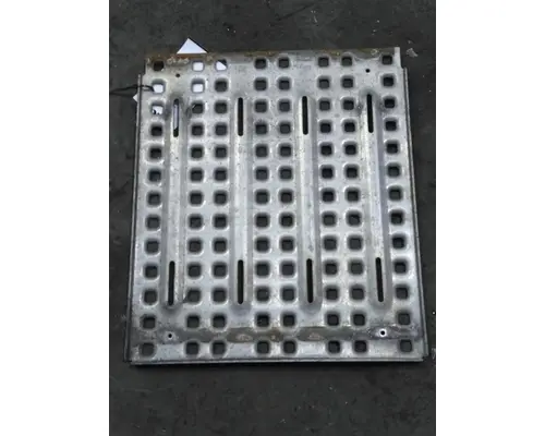 VOLVO VNL DECK (CATWALK) STEP