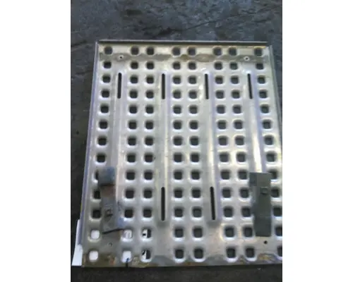 VOLVO VNL DECK (CATWALK) STEP