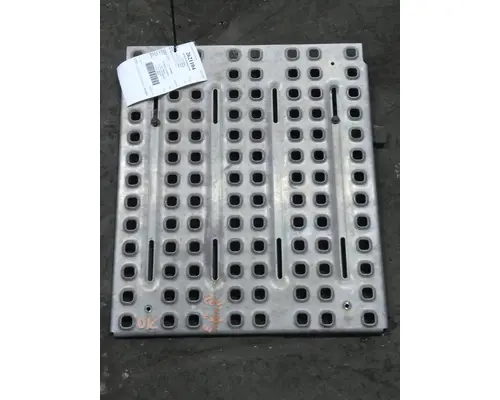 VOLVO VNL DECK (CATWALK) STEP