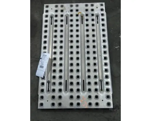 VOLVO VNL DECK (CATWALK) STEP