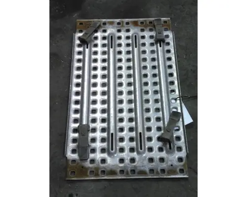 VOLVO VNL DECK (CATWALK) STEP