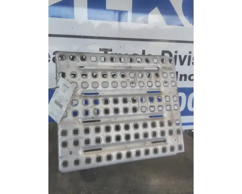 VOLVO VNL DECK (CATWALK) STEP