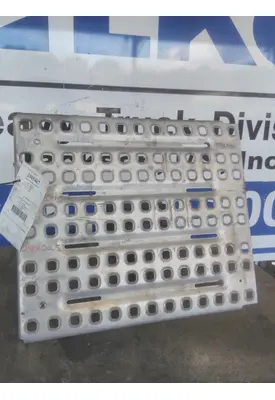 VOLVO VNL DECK (CATWALK) STEP