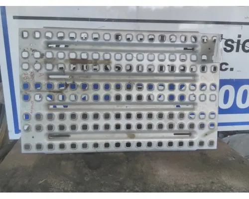 VOLVO VNL DECK (CATWALK) STEP