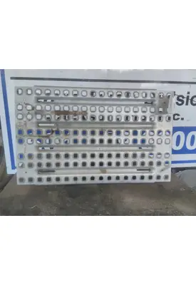 VOLVO VNL DECK (CATWALK) STEP