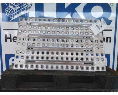 VOLVO VNL DECK (CATWALK) STEP