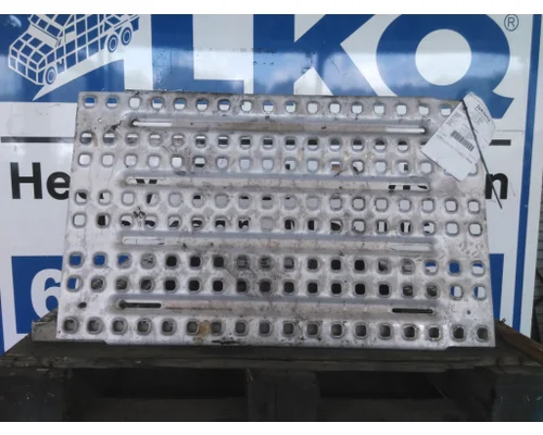 VOLVO VNL DECK (CATWALK) STEP