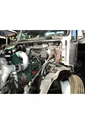 VOLVO VNL DISMANTLED TRUCK