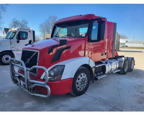 VOLVO VNL DISMANTLED TRUCK