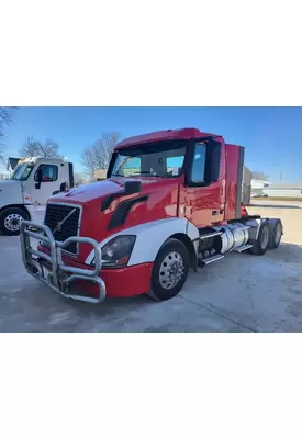 VOLVO VNL DISMANTLED TRUCK