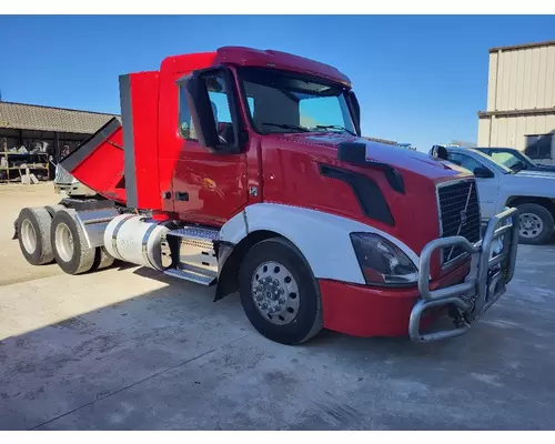 VOLVO VNL DISMANTLED TRUCK