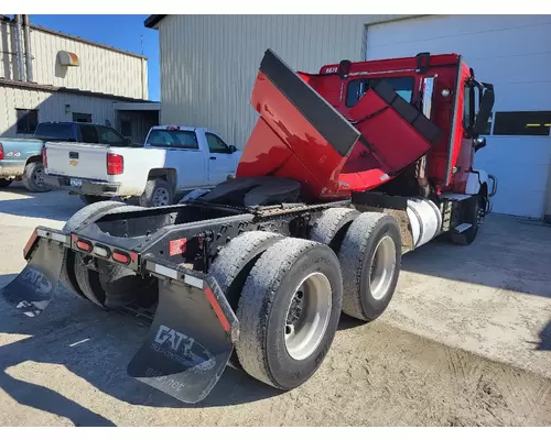 VOLVO VNL DISMANTLED TRUCK