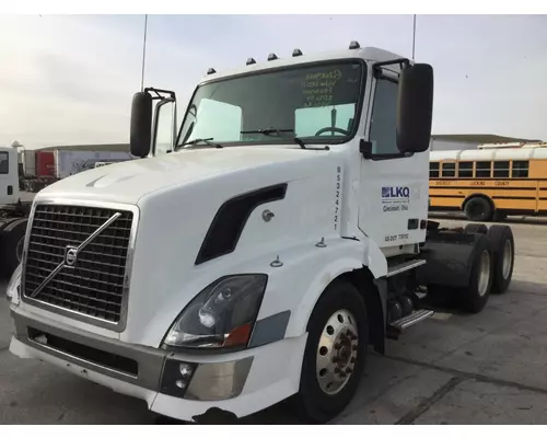 VOLVO VNL DISMANTLED TRUCK