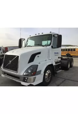 VOLVO VNL DISMANTLED TRUCK