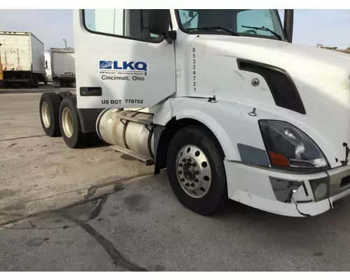 VOLVO VNL DISMANTLED TRUCK