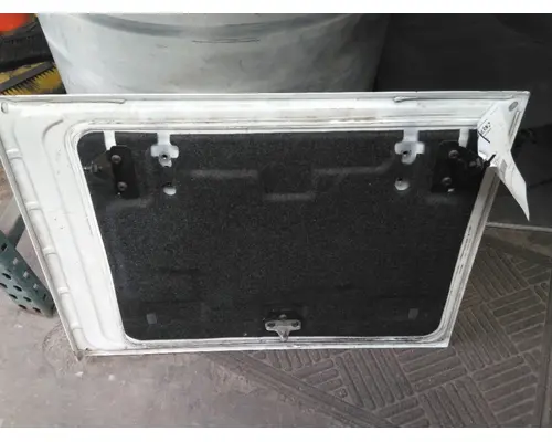 VOLVO VNL DOOR, COMPARTMENT