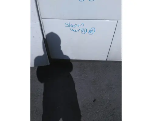 VOLVO VNL DOOR, COMPARTMENT