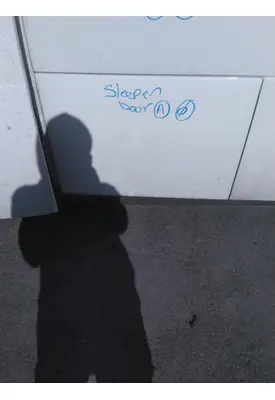 VOLVO VNL DOOR, COMPARTMENT