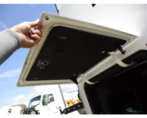 VOLVO VNL DOOR, COMPARTMENT