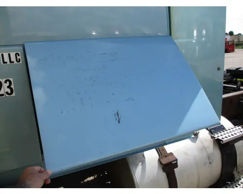 VOLVO VNL DOOR, COMPARTMENT