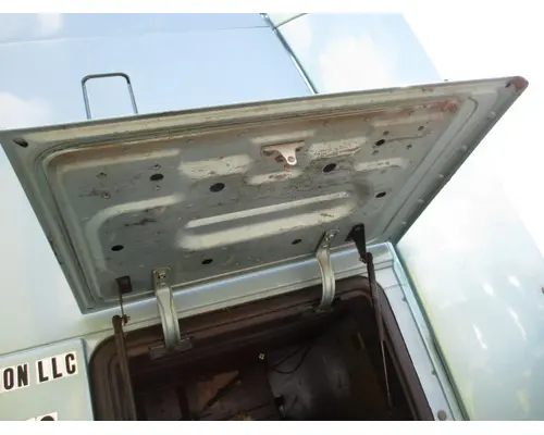 VOLVO VNL DOOR, COMPARTMENT