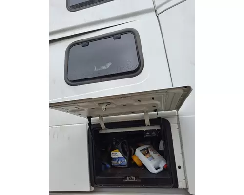 VOLVO VNL DOOR, COMPARTMENT