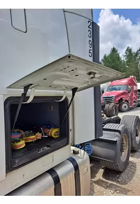 VOLVO VNL DOOR, COMPARTMENT