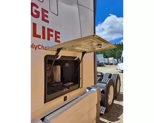 VOLVO VNL DOOR, COMPARTMENT