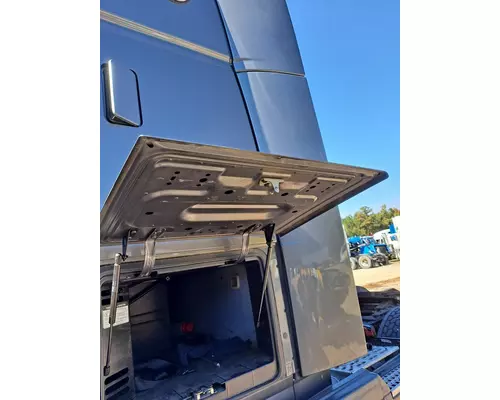 VOLVO VNL DOOR, COMPARTMENT