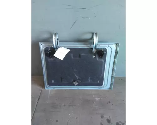 VOLVO VNL DOOR, COMPARTMENT