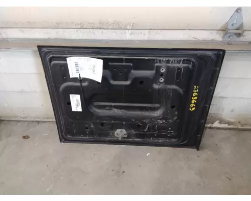 VOLVO VNL DOOR, COMPARTMENT
