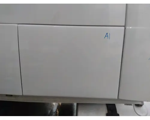 VOLVO VNL DOOR, COMPARTMENT