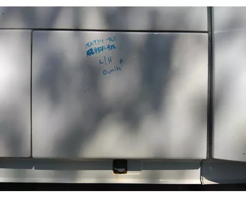 VOLVO VNL DOOR, COMPARTMENT