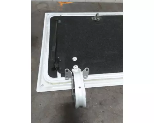 VOLVO VNL DOOR, COMPARTMENT