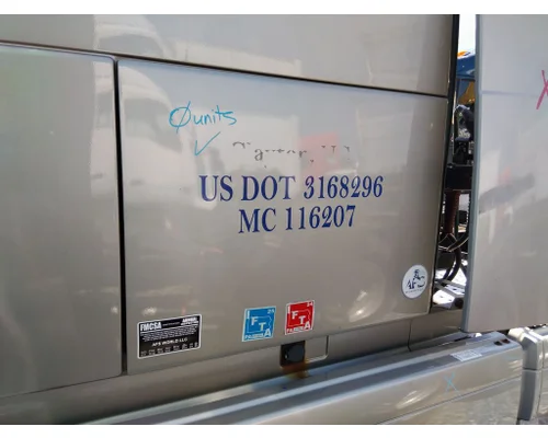 VOLVO VNL DOOR, COMPARTMENT
