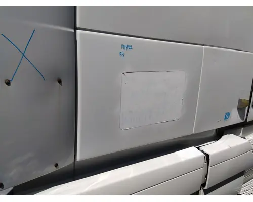 VOLVO VNL DOOR, COMPARTMENT