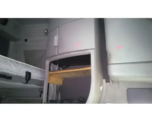 VOLVO VNL DOOR, COMPARTMENT