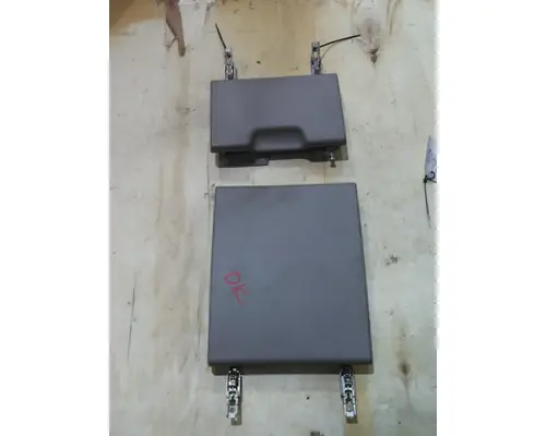 VOLVO VNL DOOR, COMPARTMENT