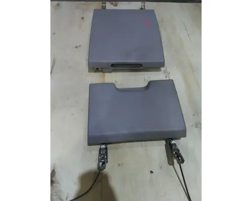 VOLVO VNL DOOR, COMPARTMENT