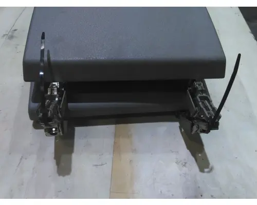 VOLVO VNL DOOR, COMPARTMENT