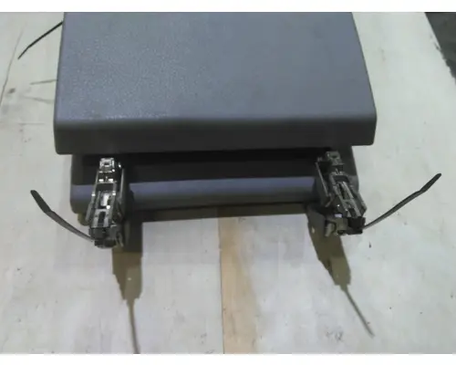 VOLVO VNL DOOR, COMPARTMENT