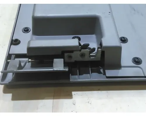 VOLVO VNL DOOR, COMPARTMENT