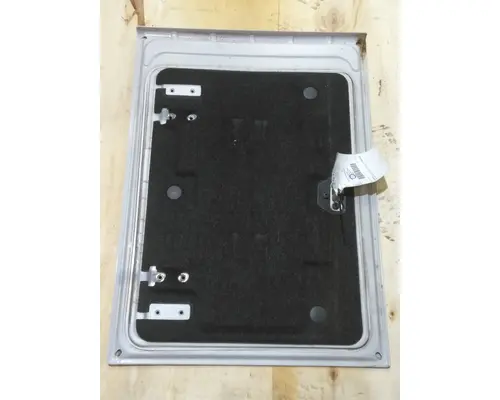 VOLVO VNL DOOR, COMPARTMENT