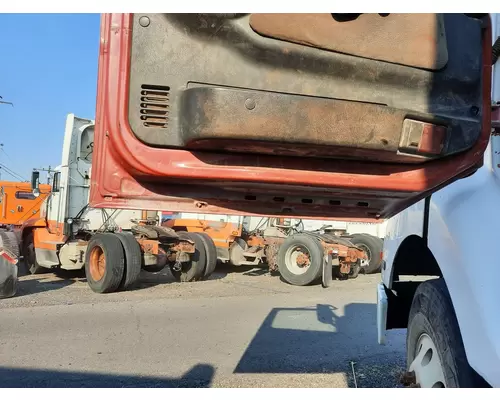 VOLVO VNL DOOR ASSEMBLY, FRONT