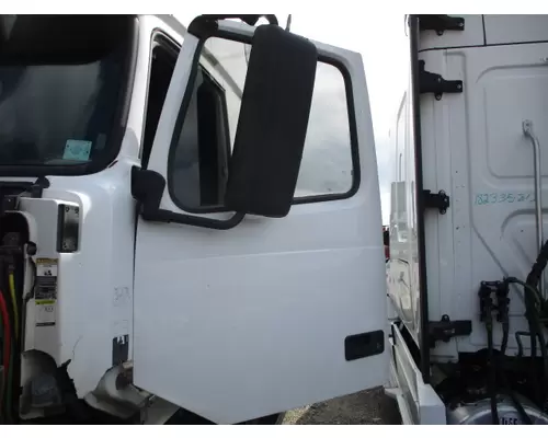 VOLVO VNL DOOR ASSEMBLY, FRONT